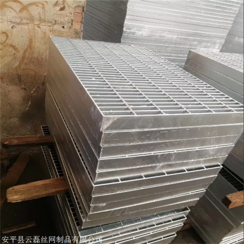 钢格板,镀锌沟盖板金属建材丝网类产品的实体厂家,厂家生产的热浸锌钢